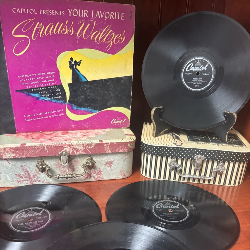 Capitol Records "Your Favorite Strauss Waltzes" BD-22, 3-10" 78RPM Shellac
